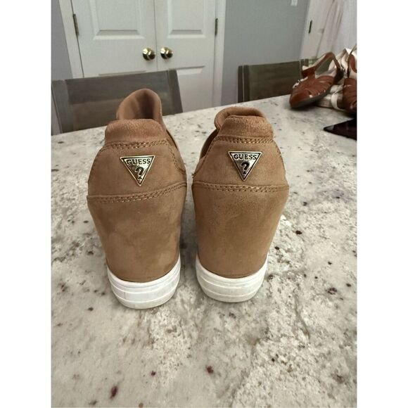 Guess Cosmos Tan Faux Suede Wedge Sneaker sz 7 EUC - Picture 5 of 7